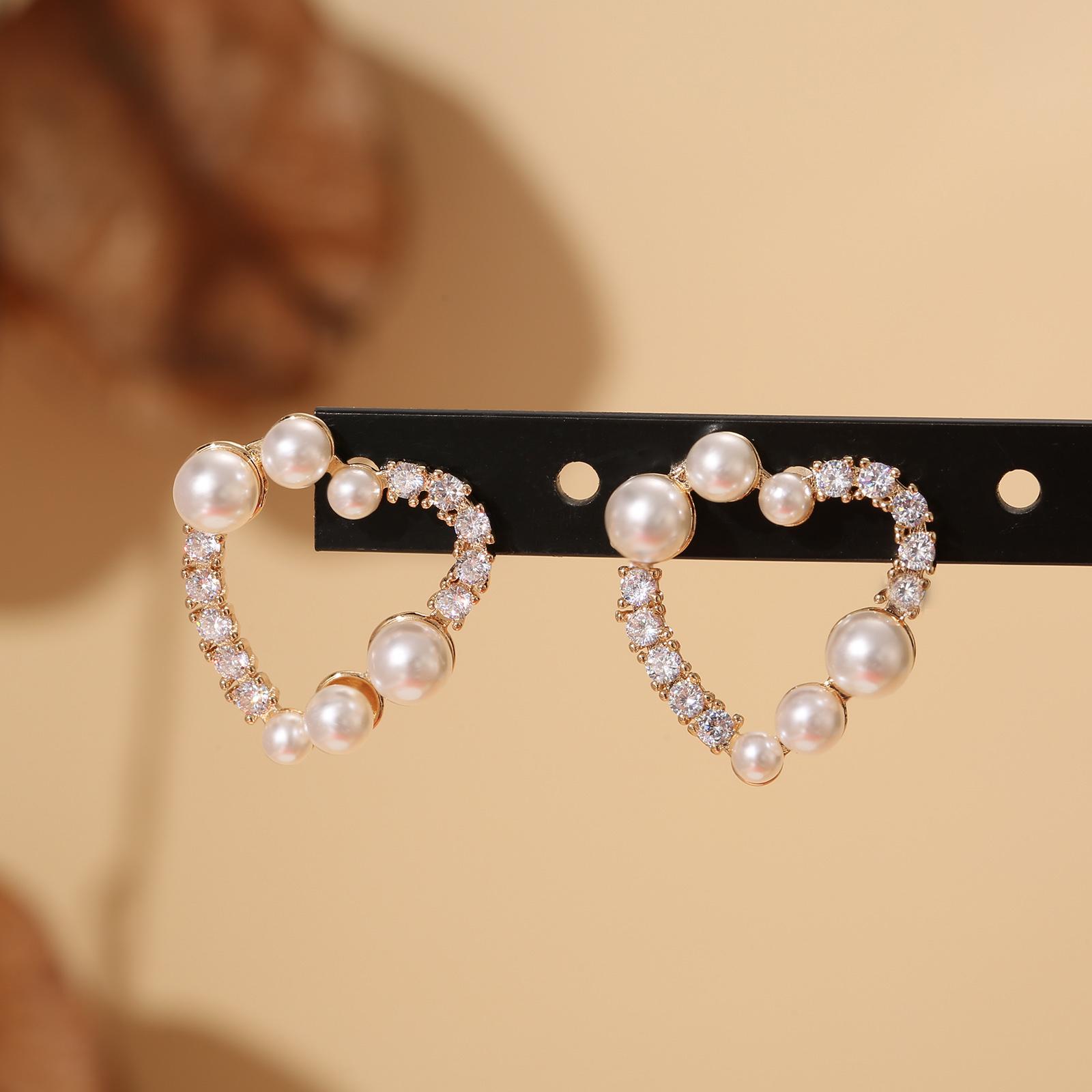 

Golden Pearl Cubic Zirconia C Hoop Earrings for Women Elegant Stainless Steel Jewelry Gift GOLD