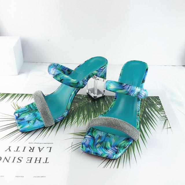 Letní dámské fetiš 8,5 cm vysoké podpatky Mules Blokové průhledné podpatky Třpytivé křišťálové pantofle Kožené lesklé nazouváky Graffiti boty