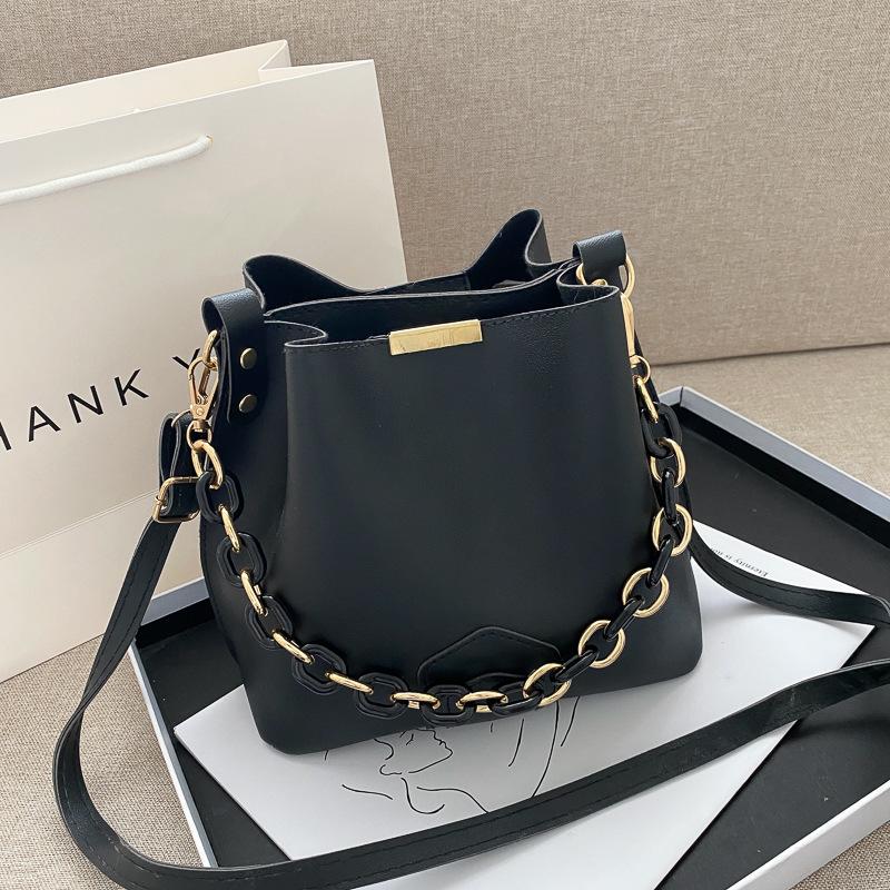 charles and keith navy blue bolsa