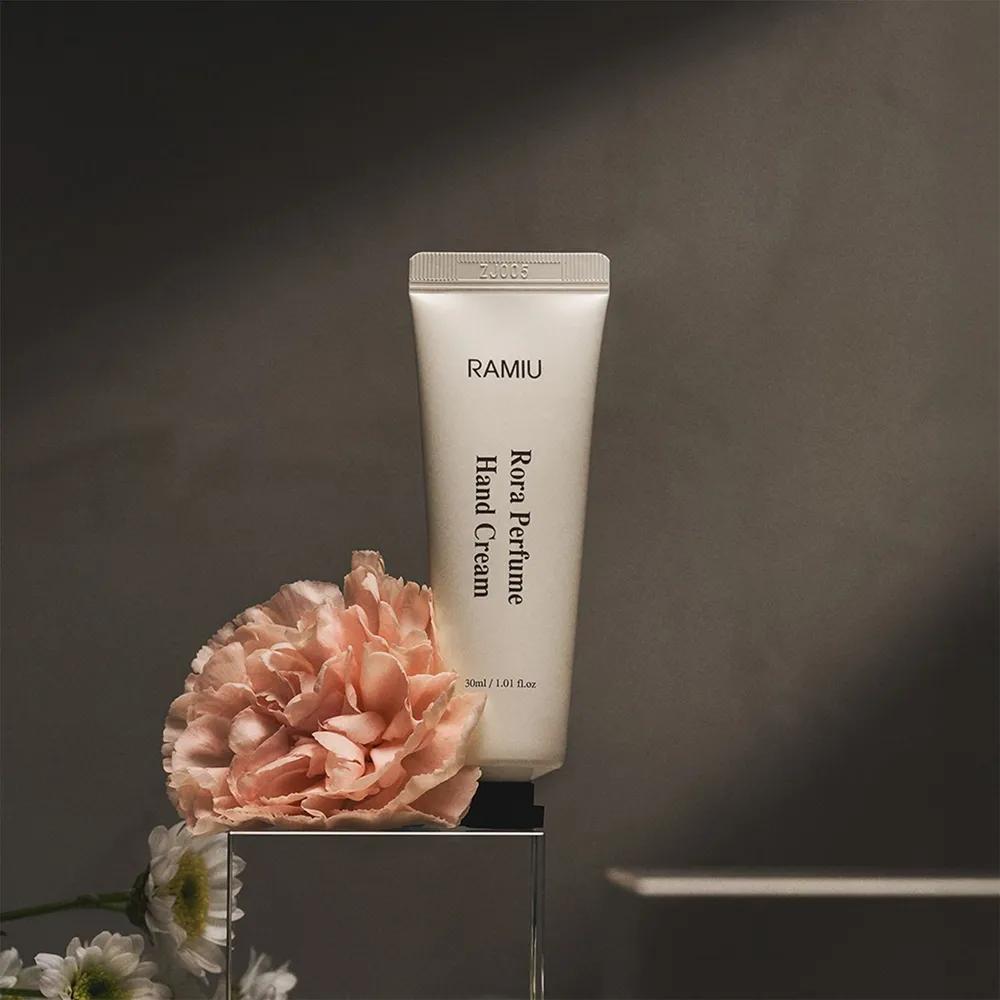 

Laura Perfume Hand Cream-Applying Flight Attendant Solid Perfume 30ml Lev