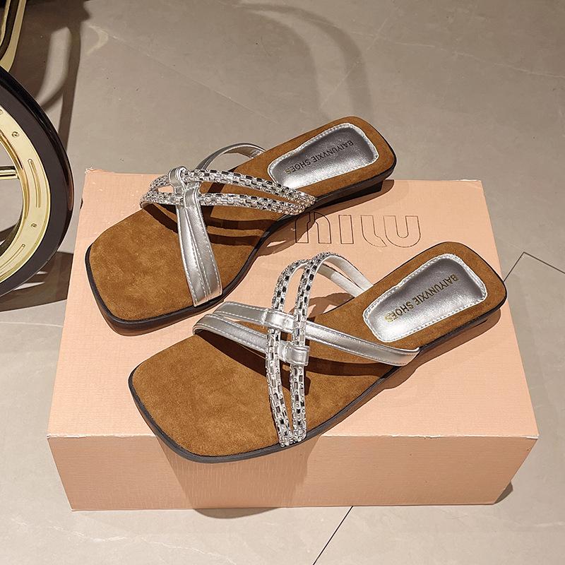 Internet celebrity fashion cool slippers women's summer wear high sense with skirt new French flat casual beach shoes