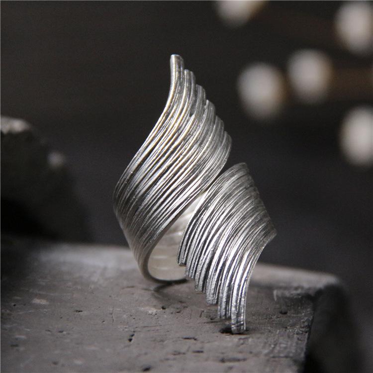 

Тайское серебряное модное широкое издание кольца Элегантное и щедрое матовое кольцо с открытым лицом Персонализированные крылья Преувеличенные украшения