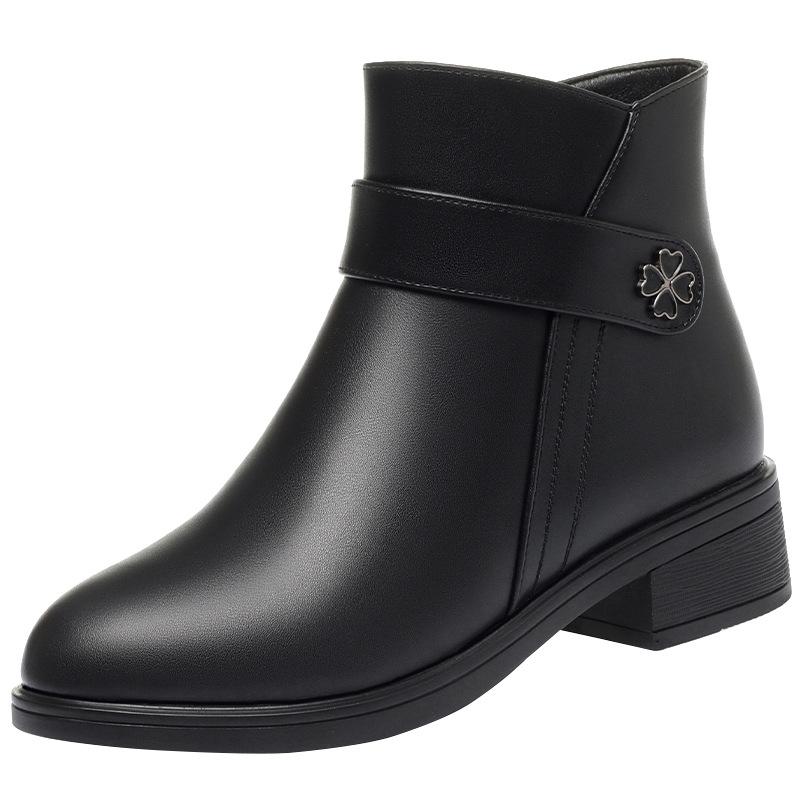 Slope heel mother shoes autumn and winter boots, new soft leather soft-soled short boots velvet leather shoes    and elderly women's cotton shoes