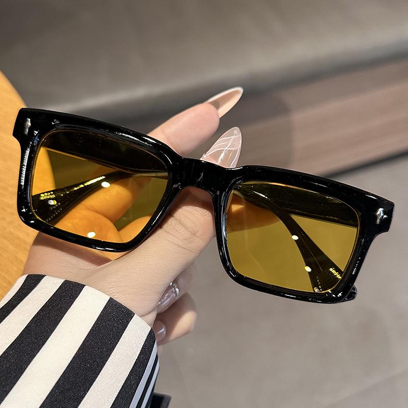 2024 New Square Rivets Fashion UV400 Sunglasses Men Women Shades Vintage Trending Sunglasses Travel Outdoor Fishing Glasses
