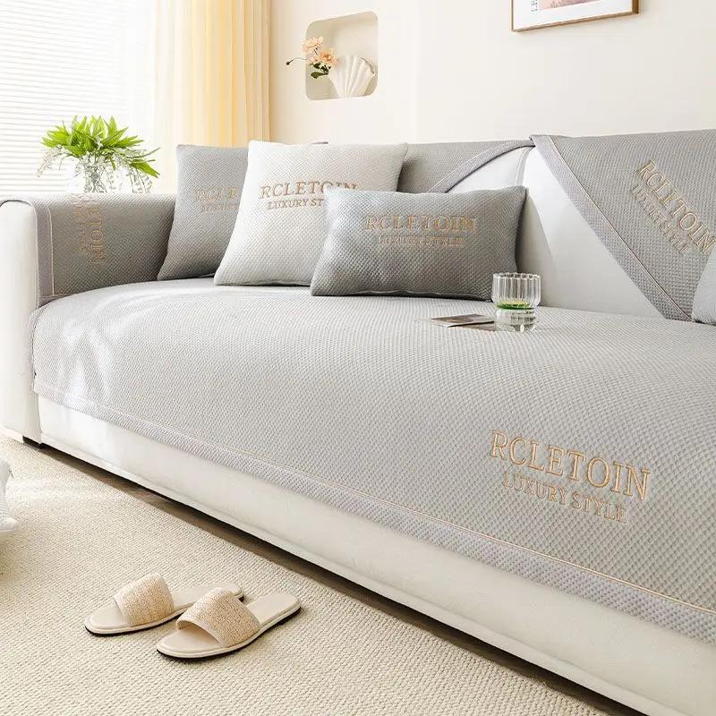 

Летняя маленькая решетчатая подушка для дивана из ледяного шелка с вышитыми буквами, подушка для дивана, прохладное полотенце для дивана, стираемое в стиральной машине, чехол для дивана из ледяного шелка 70x70