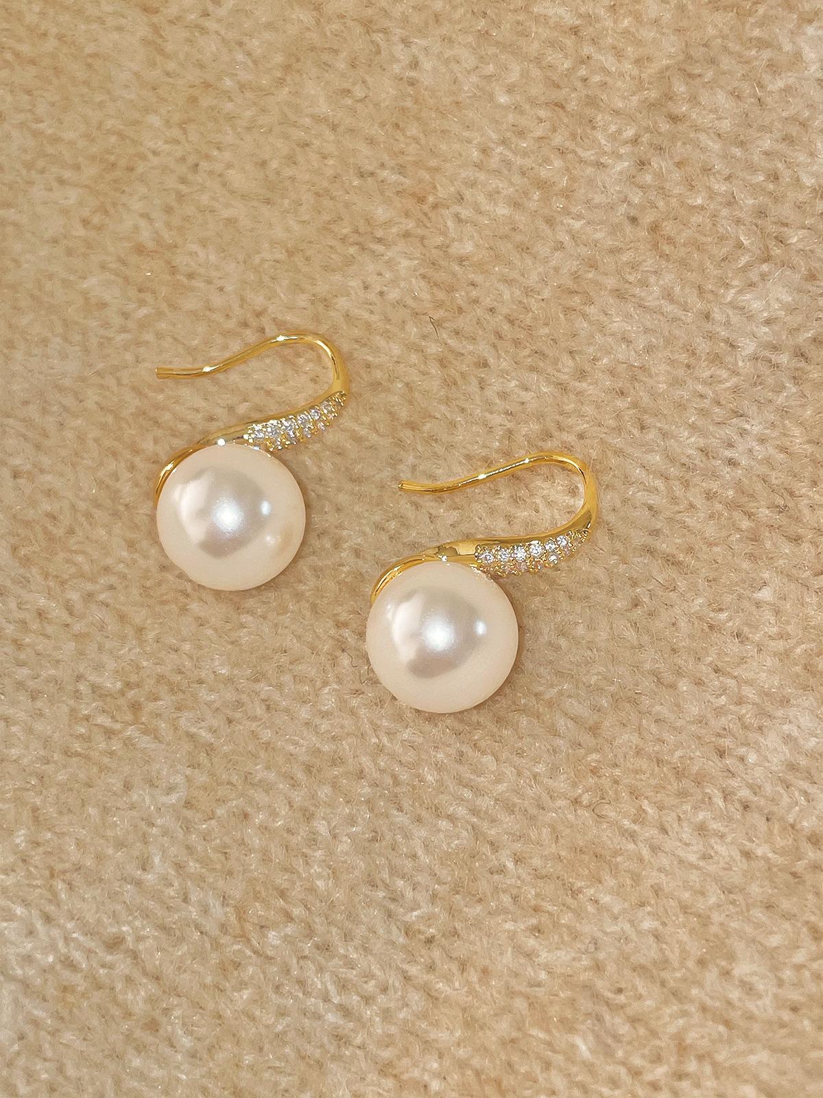 

Ретро яркие серьги-гвоздики с имитацией жемчуга женские легкие роскошные высококачественные серьги-крючки из циркония нишевый дизайн на высоком каблуке copper