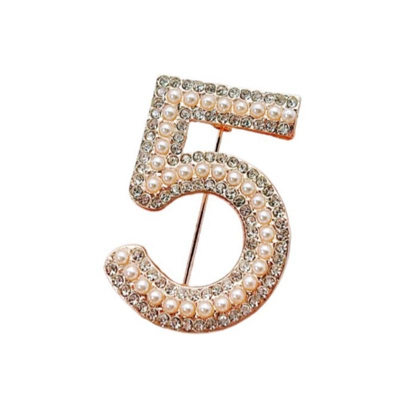 Spille Brooch Numero 5 Strass Classico Perla di Cristallo Brooch Geometrici alla Moda Gioielli per Donna Unisex Spille da Revers