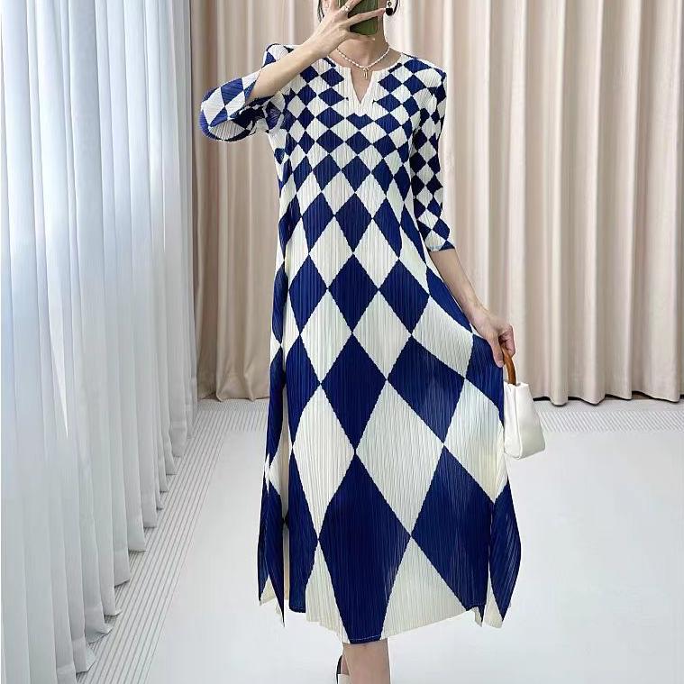 Women's Print Dress Spring Summer Diamond Print High-end Pleated Dress V-neck Long Dress