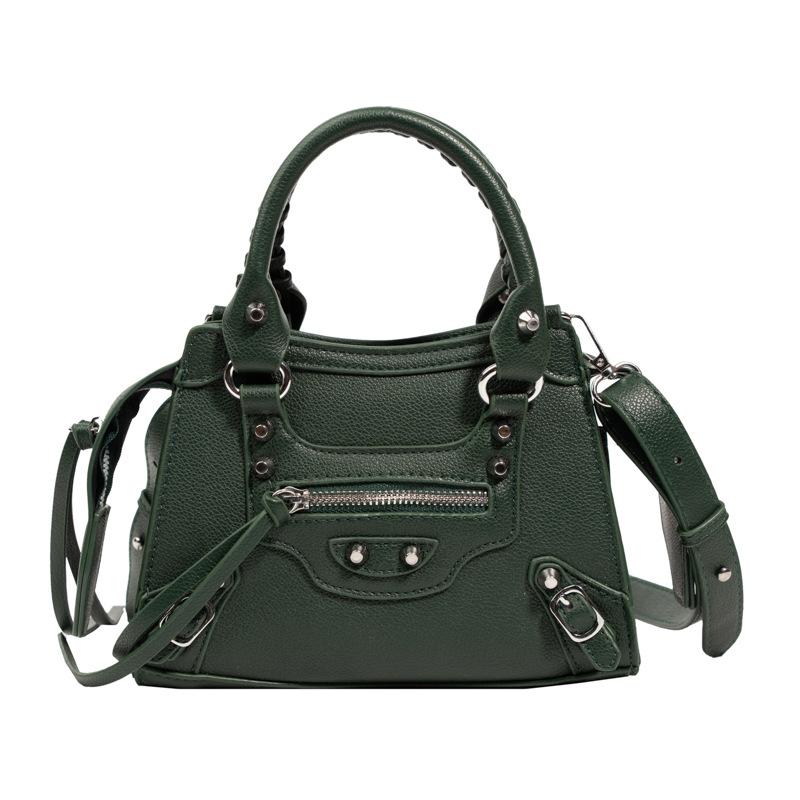 Portable locomotive bag New retro women's shoulder bag Fashion rivet fringed messenger bag