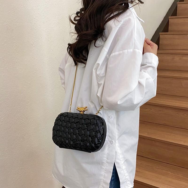 Xiaoxiangfeng Abendtasche 2025 neue europäische und amerikanische Mode Nischen-Umhängetasche Damen vielseitig Kette Crossbody Handgelenktasche