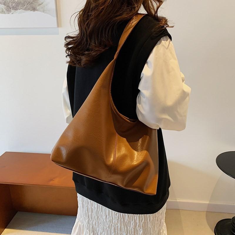 Geräumige Schwarze Pu-Tragetasche Für Damen Mit Schickem Streetstyle Und Elegantem Design