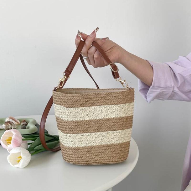 Women Summer Striped Straw Crossbody Bag Lightweight Woven Shoulder Bag for Beach and Holiday Events