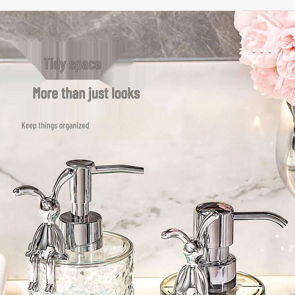 Dávkovač na pěnové mýdlo na ruce a šampon