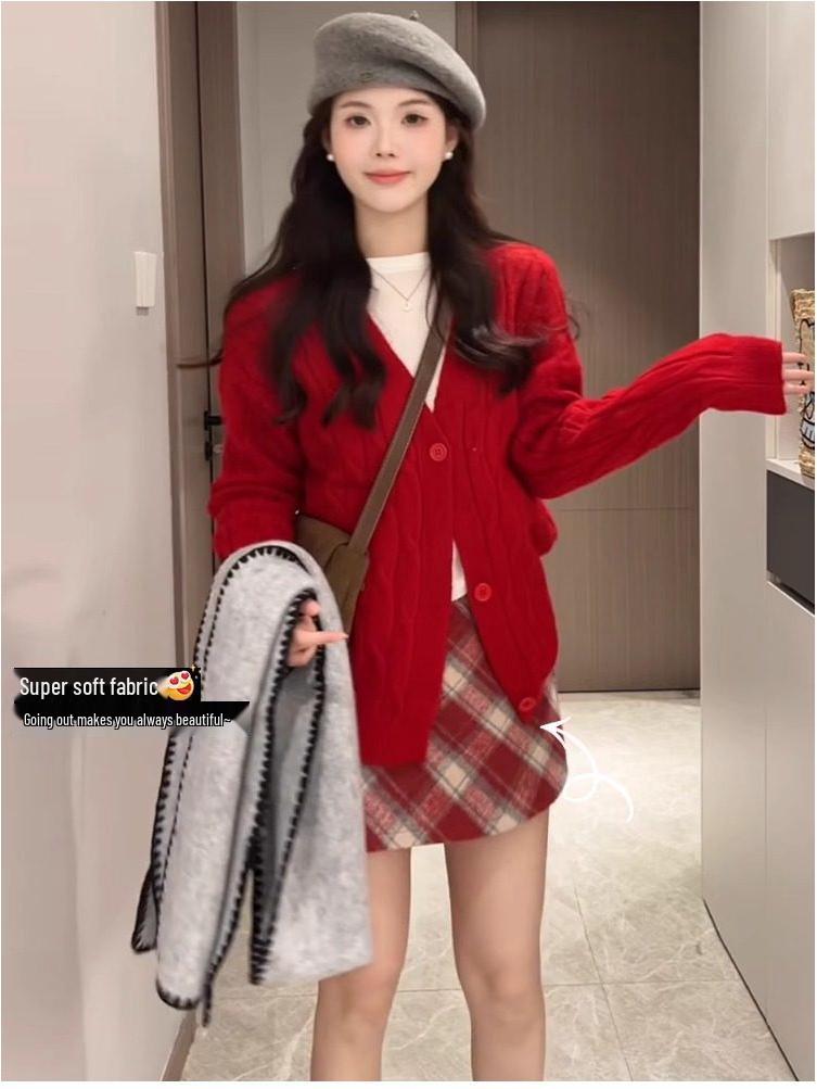 Women's A-line Plaid Retro Red Short Skirt - Autumn/Winter Petite Wool, Hip-hugging