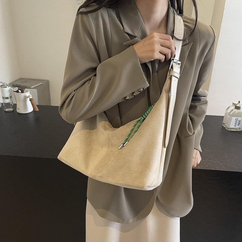 Autumn and Winter Large-capacity Commuting Shoulder Bag Women's 2025 New Retro Underarm Tote Bag Premium Sense