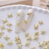 Goldene Seestern-Nagelanhänger Meeresstil Glitzernde Strasssteine Stern-Nagelkunst-Dekorationen Frühling Sommer 10 Stück 3D-Legierung DIY-Nagelsteine Geschenk für Mädchen