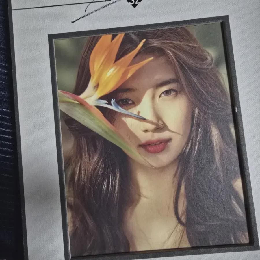 

Suji Bimae Signed Album