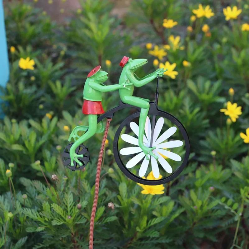 Cartoon Metal Frog Riding Windmill Animal Motorcycle Wrought Iron Courtyard Garden Decoration Decorative Figurines
