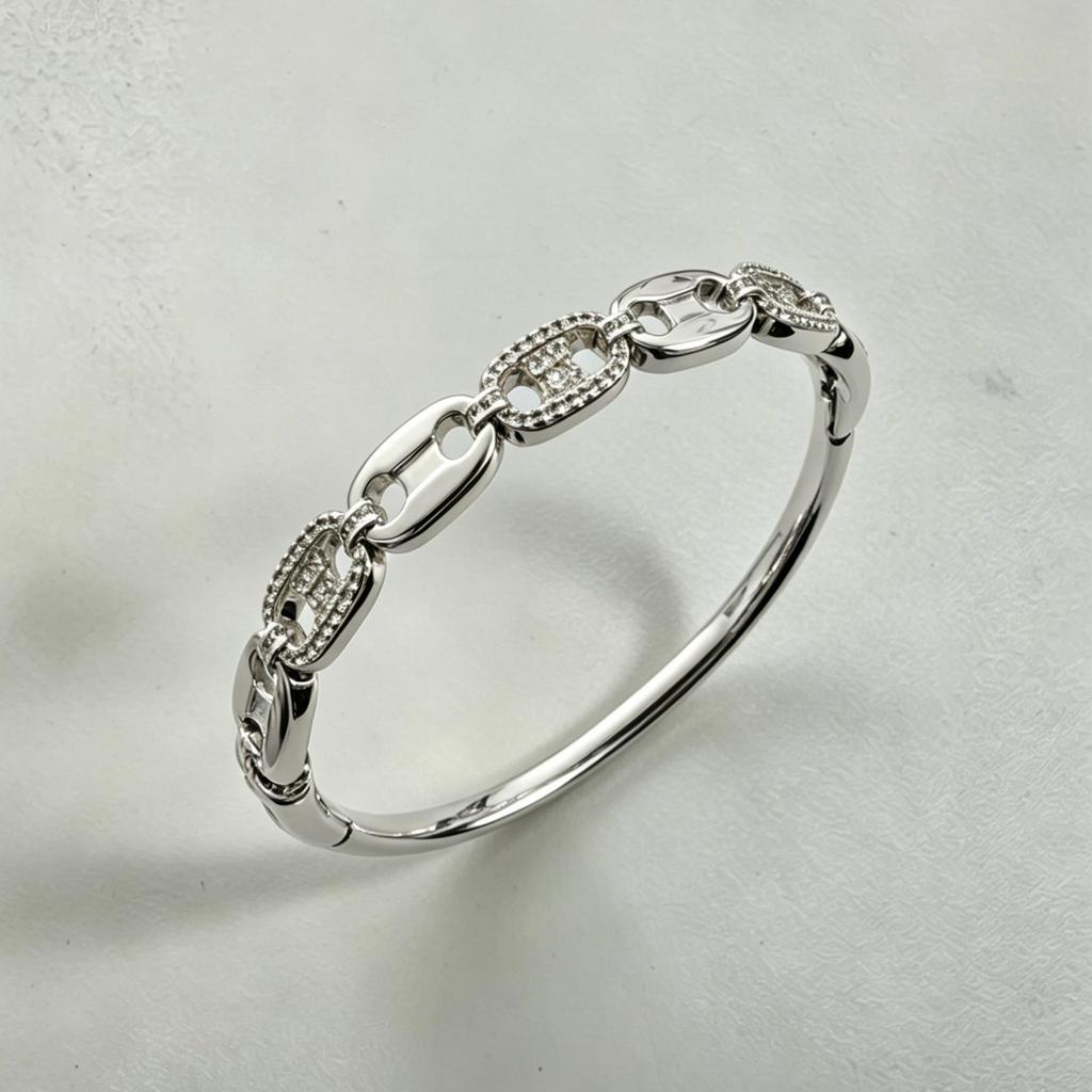 18K Gold Diamond Pig Nose Link Bracelet - Elegant European/American Style