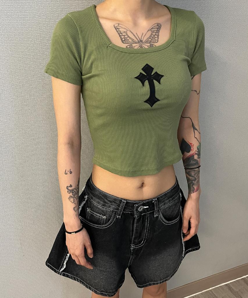 Bonseullipi Cross Square Neck T-Shirt (Green)