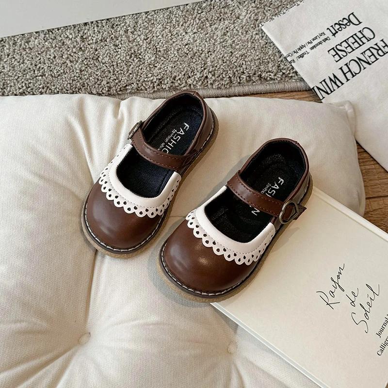 

Туфли принцессы для девочек, модные детские кожаные туфли с круглым носком и пряжкой в виде сердца, новинка 2024 года, туфли на плоской подошве для девочек, мягкая подошва с липучкой 23 коричневый