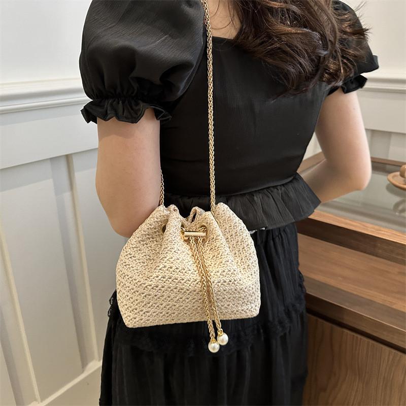 Fashionable 2024 Trendy Weave Korean Style Chic Bucket Bag For Women With Soft Texture