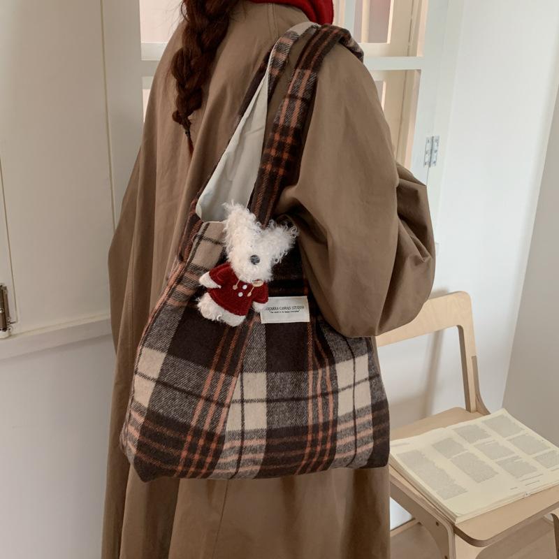 Casual large-capacity canvas bag women's 2025 new lightweight and versatile commuter shoulder underarm bag fashionable tote bag