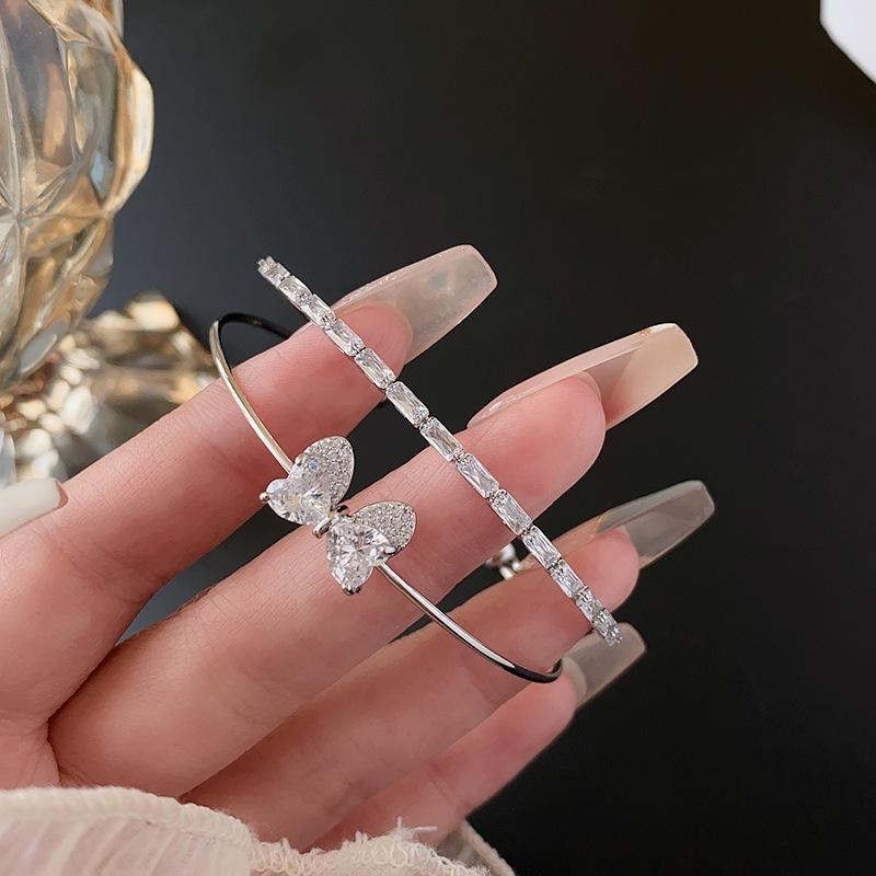 Neues Glänzendes Zirkon Schleifen Armreif Damen Herzform Doppellagig Offen Verstellbares Armband Exquisites Bankett Tägliche Kleidung Schmuck Geschenke