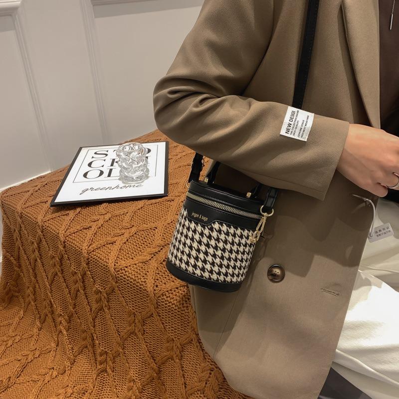 Leopard print women's bag winter new portable bucket bag personalized trend shoulder crossbody cylinder bag