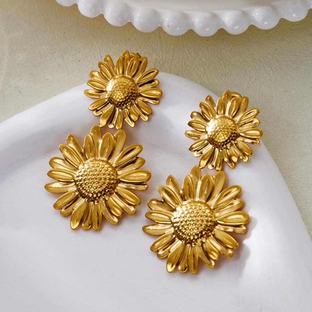 Vintage Stainless Steel Metal Flower Sunflower Stud Earrings for Women Gold Color Delicate Garland Earrings Y2K Jewelry Gifts