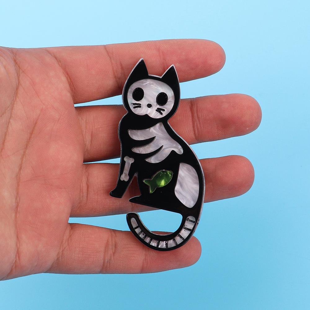 2025 New Acrylic Black White Cat Brooches Lapel Pins for Women Cute Cartoon Fish Animal Resin Brooch Badges Accessories