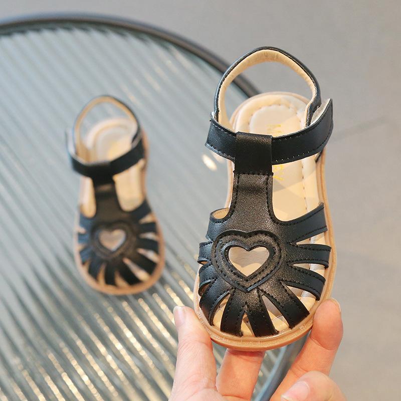 

Girls Closed Toe Heart Hollow Summer Sandals Back Strap Soft Non Slip Toddler Shoes 21 чёрный