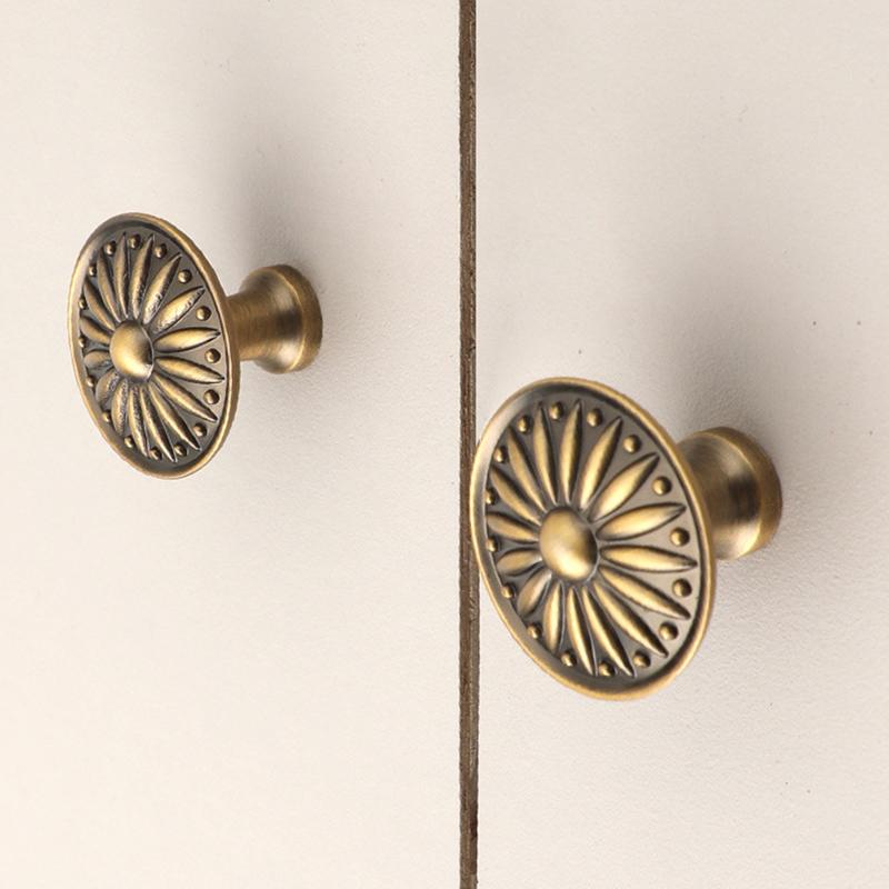 Messing Möbelscharniere Französisches Vintage-Design Hochwertige Schrankknöpfe Schrankschubladen Griffknauf