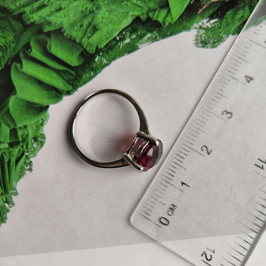 Silberring mit synthetischem Granat nano 2,343 Karat, Gewicht des Artikels 2,62 g (60002391)