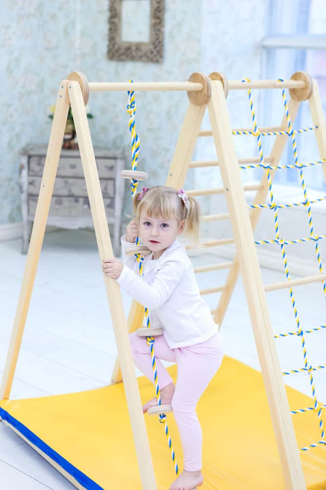 gymnastic rope with inserts for the pyramid