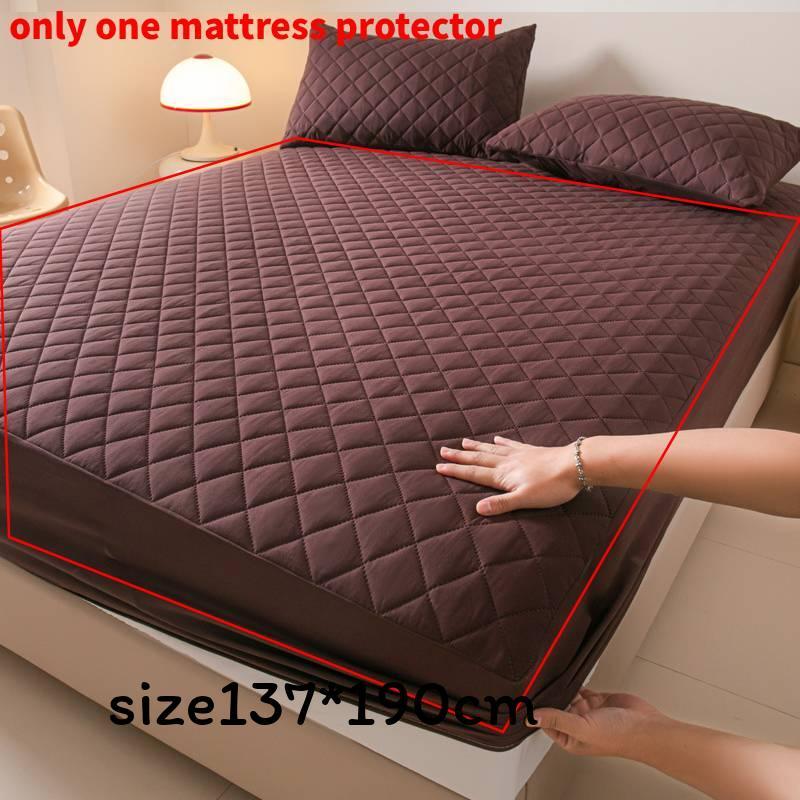 Polyester Bed Cover With Solid Color Design For Bed Protects Mattress And Prevents Dust