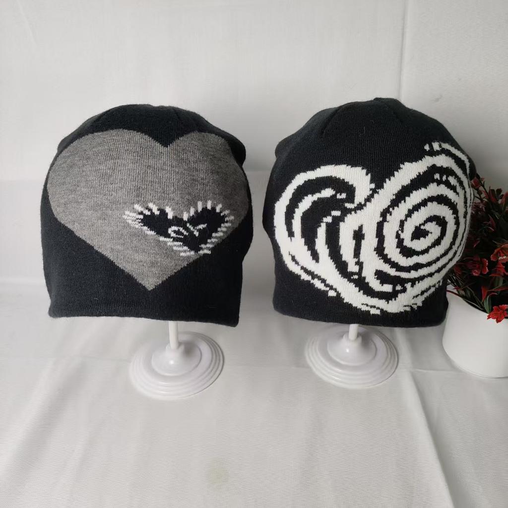 European and American New Warm Love Pattern Men's and Women's Black Knitted Hats In Stock Autumn and Winter Wool Warm Hats