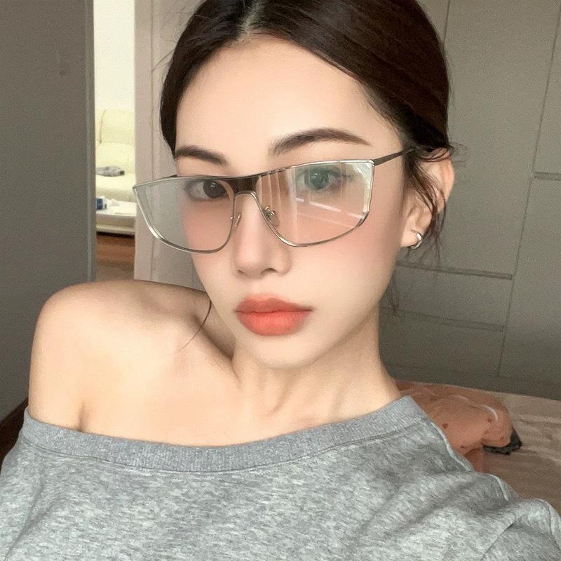 

European and American one-piece pilot street shot black super sunglasses catwalk fashion sunglasses outdoor UV protection high quality metal nose pad