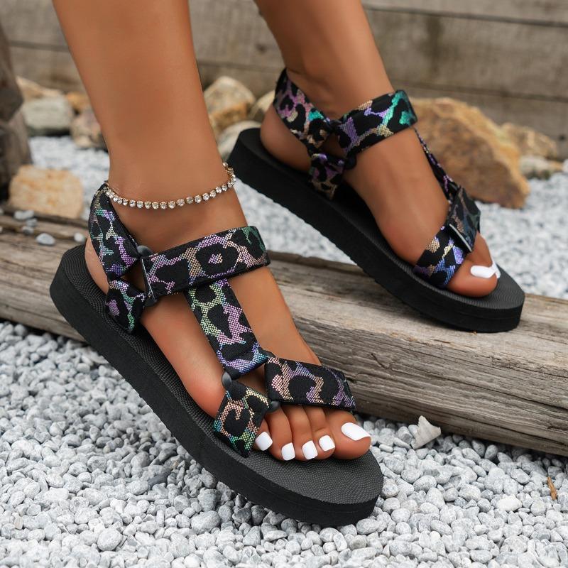 Spot Sommer Neu Dicke Sohle Farbkombination Klettverschluss Europäischer und Amerikanischer Berühmter Stil Strand Sandalen Damen