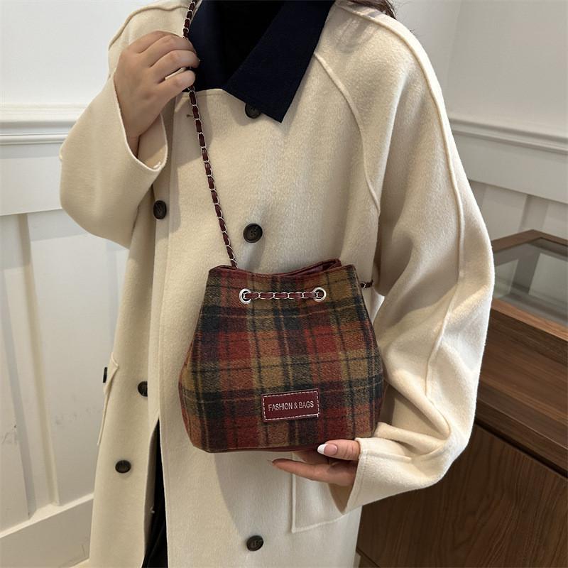 Elegant Fashionable Plaid Handheld Bucket Bag For Women Ideal For Everyday Use
