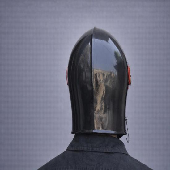 Elmo Barbuta Medievale Fatto a Mano Finitura Nero Rossa Armatura da Cavaliere LARP Cosplay SCA Elmo in Acciaio Indossabile
