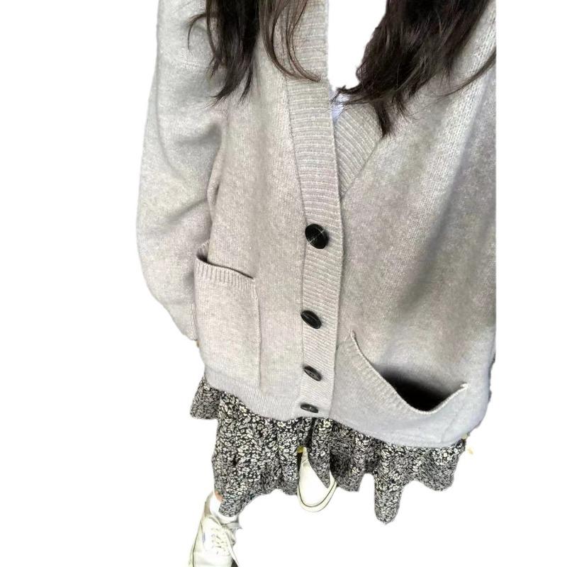 Soft Waxy V-neck Long-sleeved Lazy Sweater Jacket for Women's Autumn and Winter Loose Feeling Casual Outer Wear Knitted Cardigan for Women