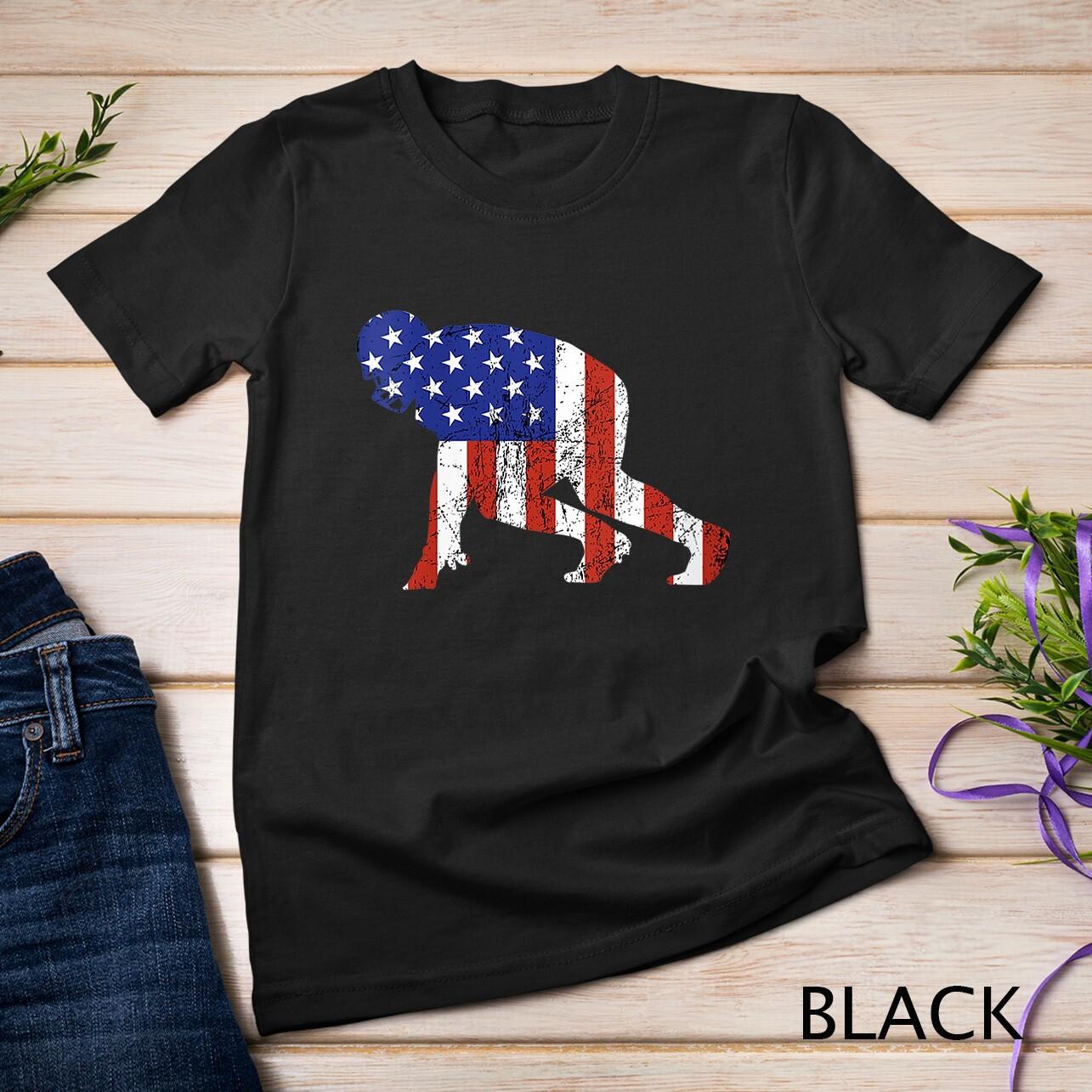 Womens Vintage American Flag Football Player Patriotic US Sport Unisex T-Shirt Mens Womens Tees Top 3XL