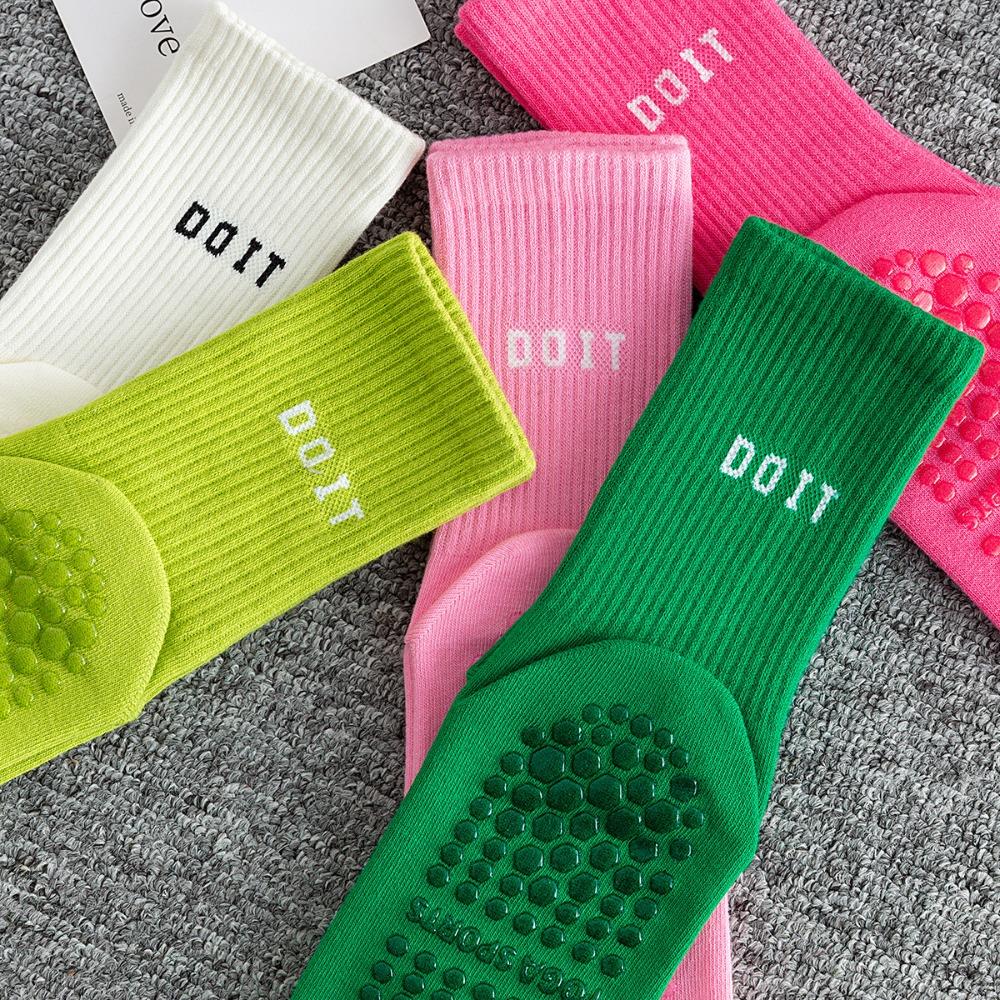 Cotton Mid-calf Socks Breathable Sports Socks New Dance Fitness Training Socks