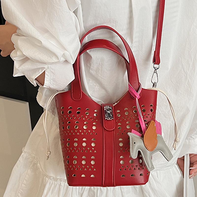 New soft and durable vintage handheld large capacity premium texture soft and durable outdoor handmade shoulder crossbody hollowed bucket bag