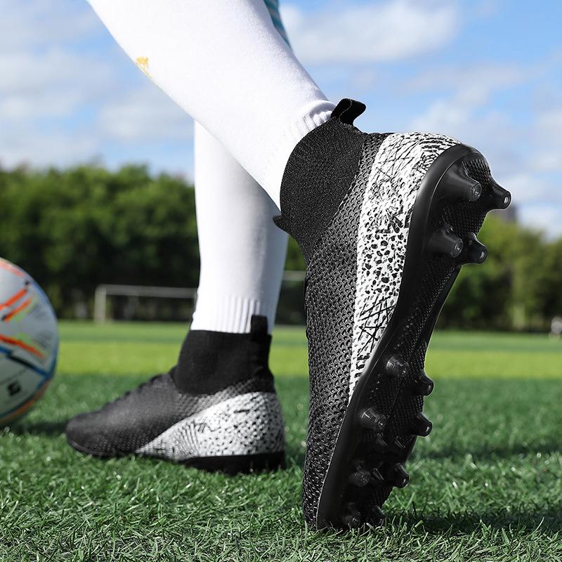 Nowe buty piłkarskie męskie dziecięce buty z korkami duży rozmiar wysokie do kostki uczniowie szkół średnich buty sportowe do treningu i na zawody