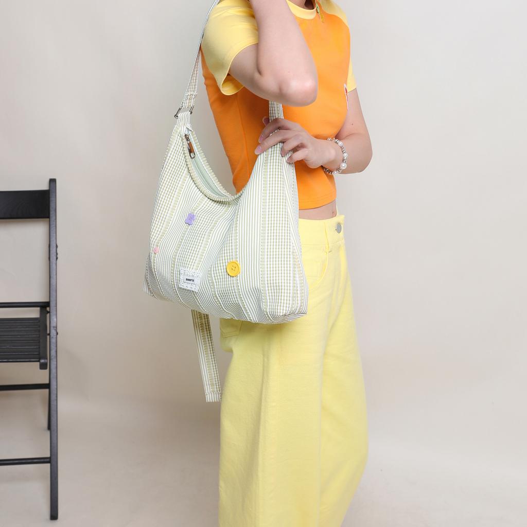 A Versatile Single-shoulder Bag, A Refreshing Crescent-shaped Crossbody Bag for Summer