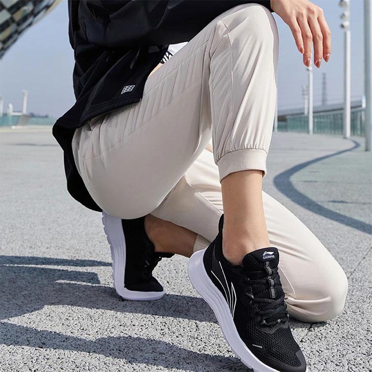 Li Ning Fitness Series Solid Color Elastic Waist Quick-Dry Tapered Sports Long Pants Women Bottoms Oatmeal-Gray AYKS358-3