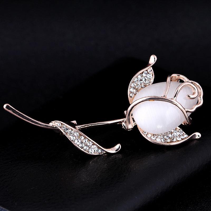 Beliebte Mode Opal Strass Legierung Rose Brosche Pin Brosche Damen Kleidung Zubehör