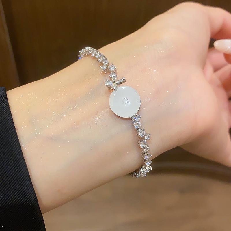 Elegant Geometric Zircon Chalcedony Bracelet: Fashionable, Versatile, High-End Hand Jewelry